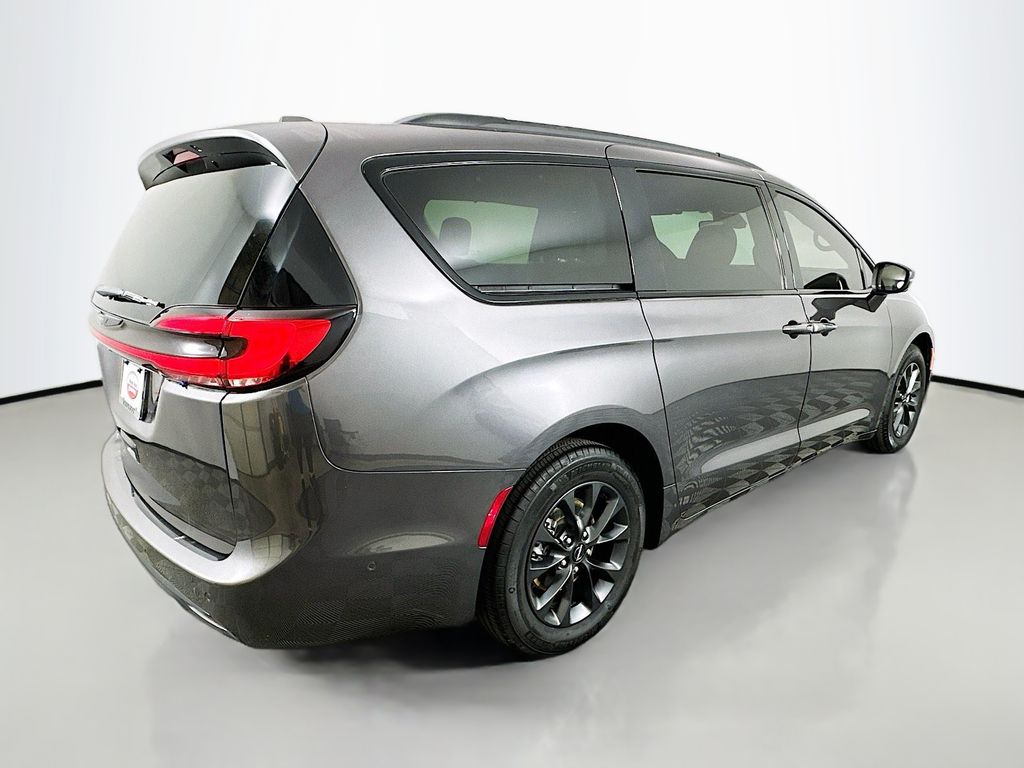 2021 Chrysler Pacifica Touring L 5
