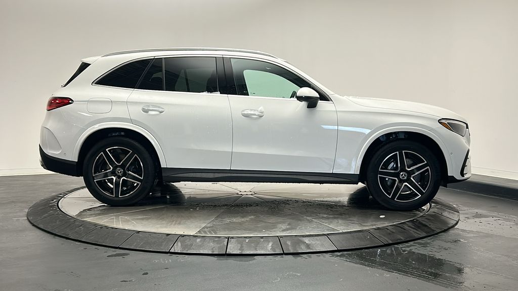 2025 Mercedes-Benz GLC 350 8