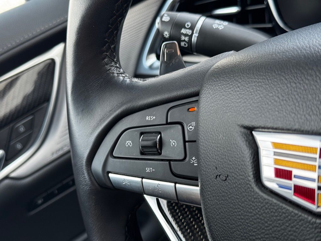 2024 Cadillac XT6 Sport photo