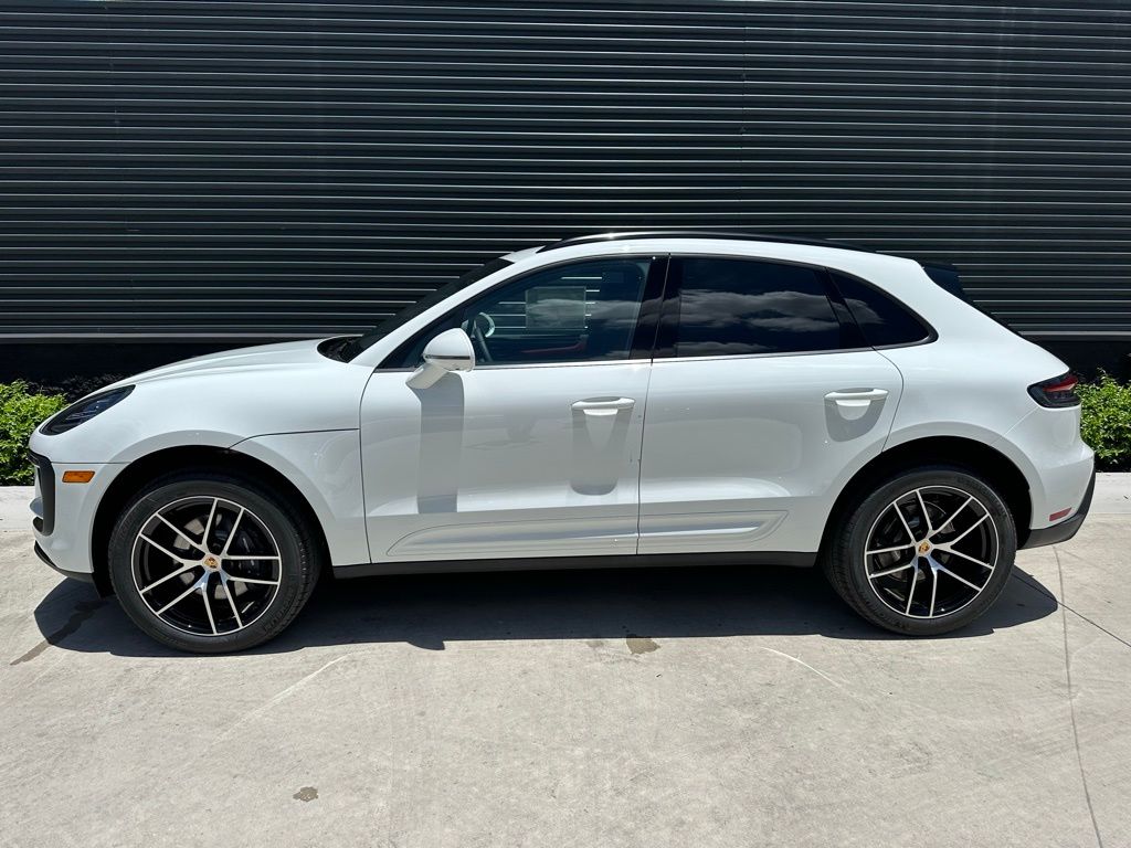 Thumbnail: 2025 Porsche Macan - 2