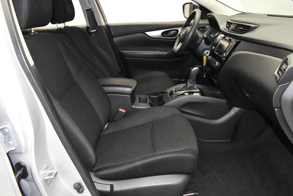 2021 Nissan Rogue Sport S 23