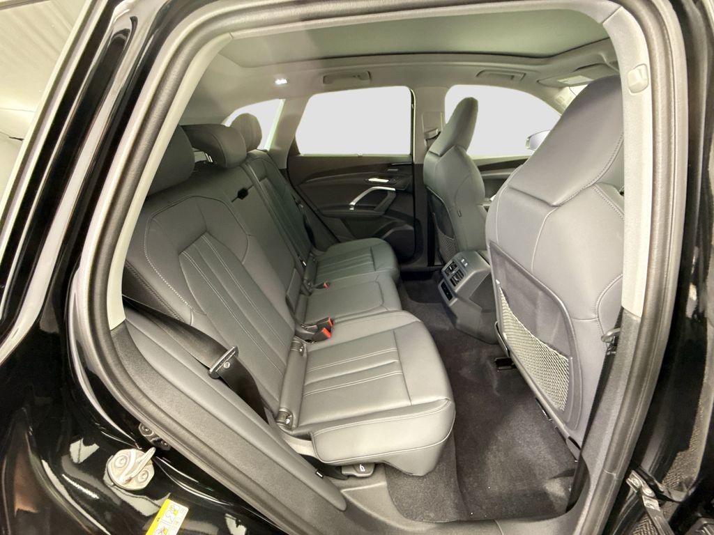 Thumbnail: 2025 Audi Q5 - 22