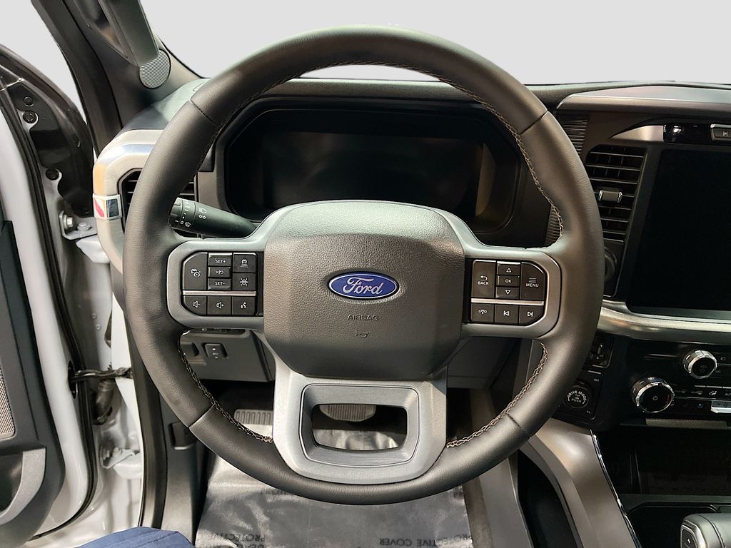 Used 2025 White Metallic Ford Lariat image 11