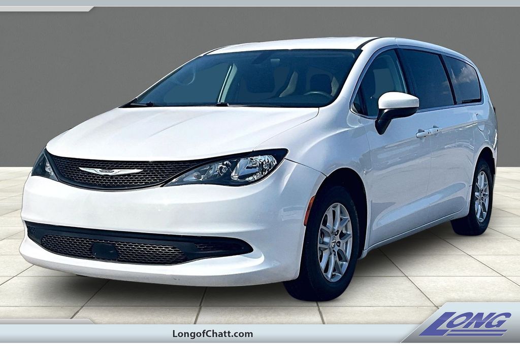2022 Chrysler Voyager 