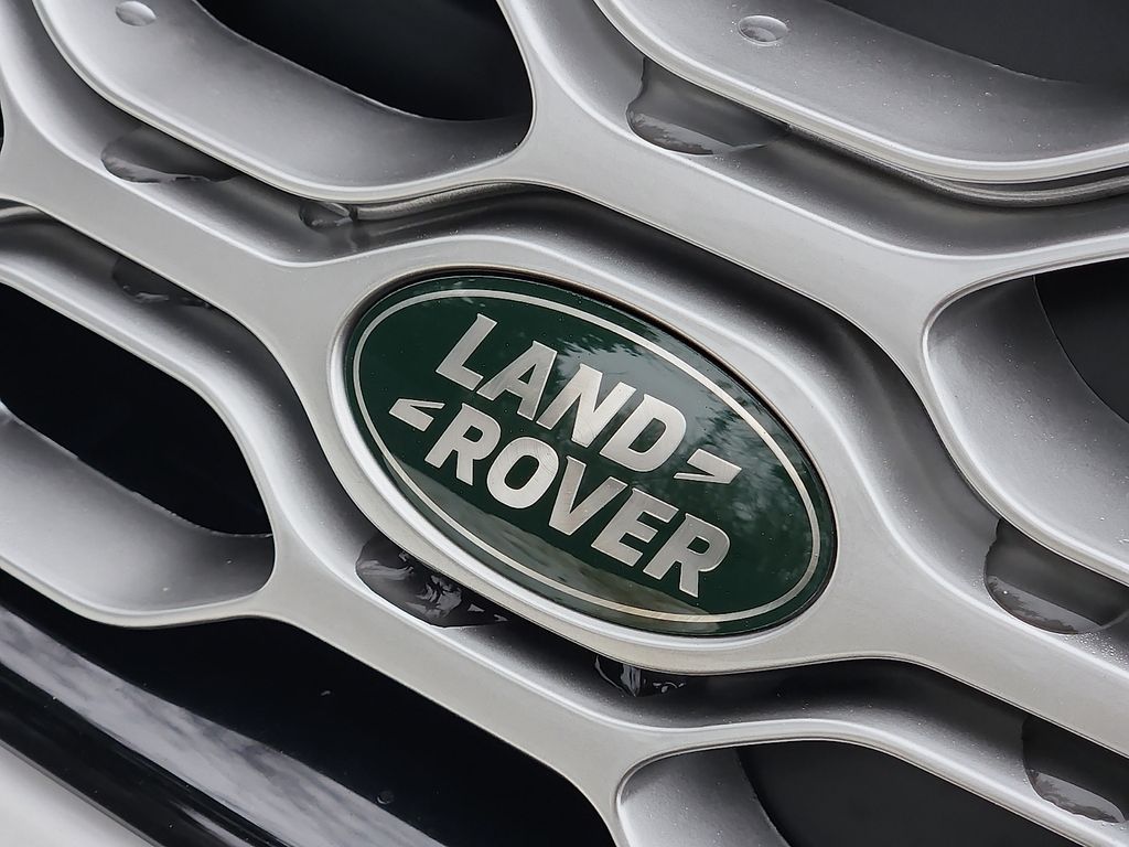 Thumbnail: 2026 Land Rover Discovery - 11