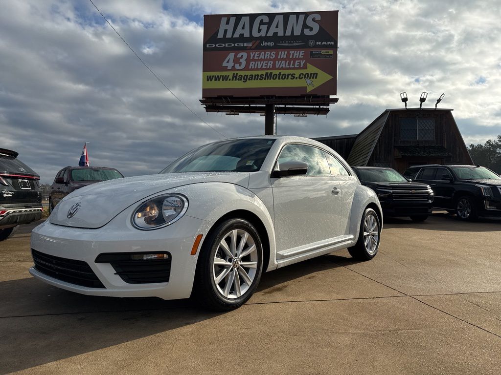 2018 Volkswagen Beetle 2.0T S Hatchback FWD
