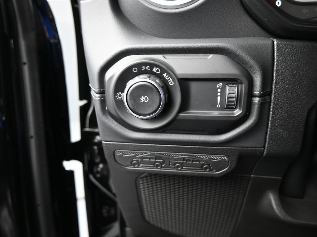 New 2026 Black Clearcoat Jeep Sahara image 24