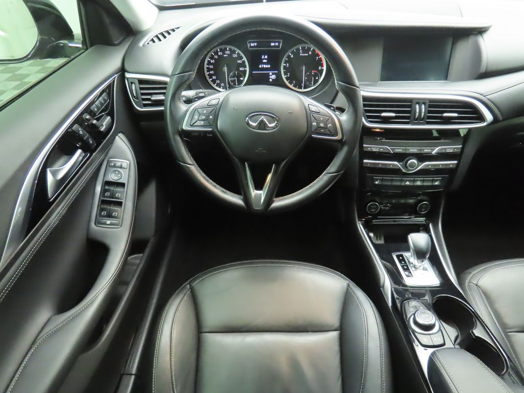 2018 INFINITI QX30 Luxury 10