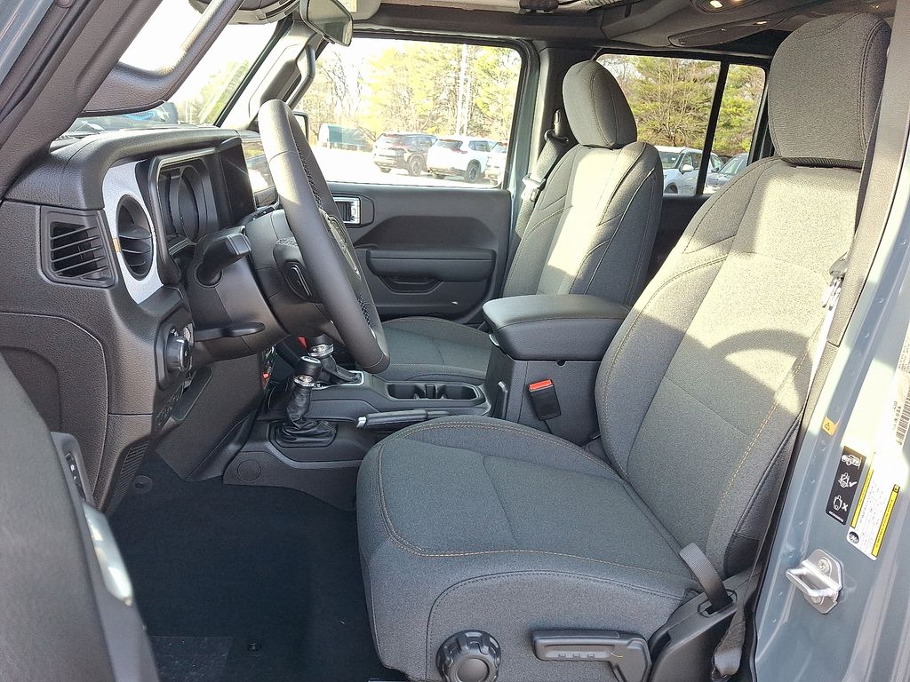 2026 Jeep Wrangler — photo 9