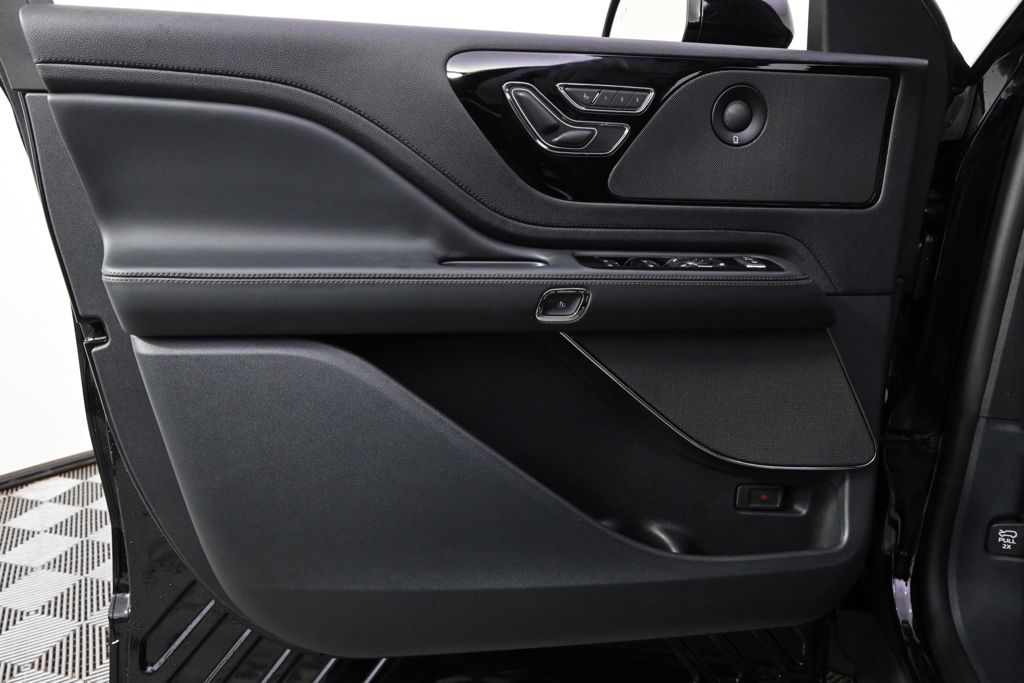 New 2026 Black Lincoln Reserve image 23