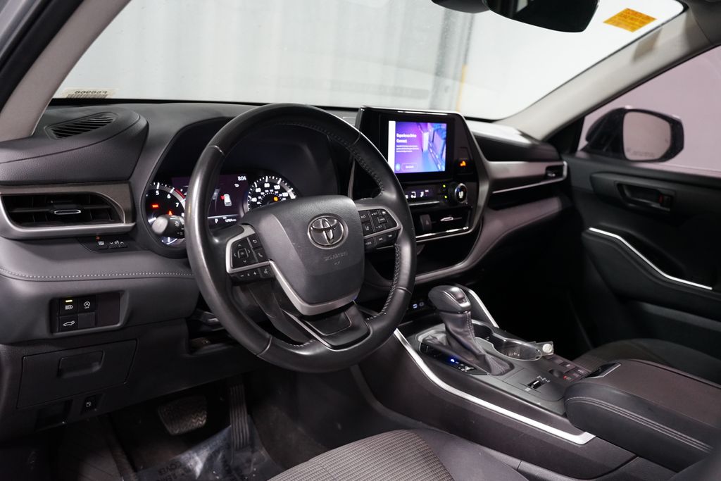Thumbnail: 2024 Toyota Highlander - 7