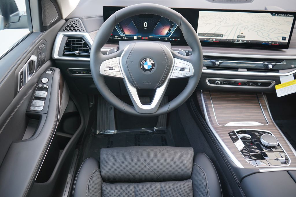 2025 BMW X7 xDrive40i 15