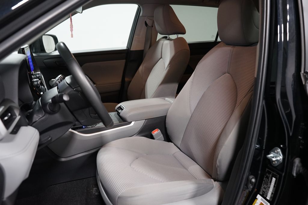 Thumbnail: 2024 Toyota Highlander - 6