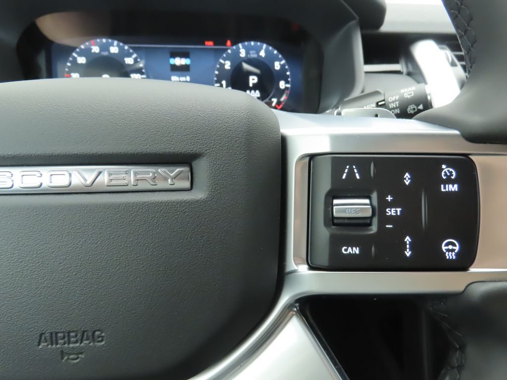 Thumbnail: 2025 Land Rover Discovery - 12