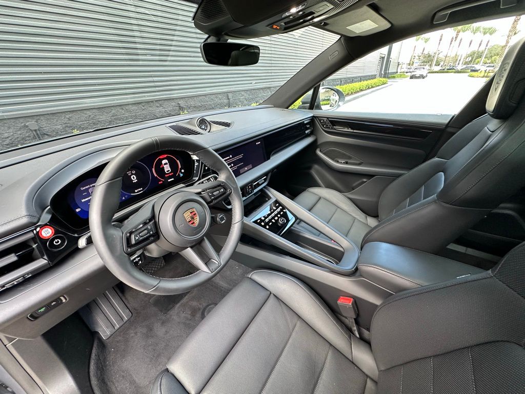 Thumbnail: 2025 Porsche Macan - 4