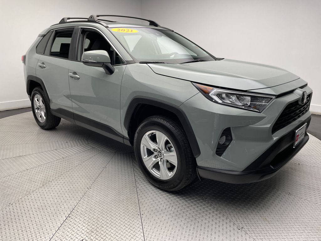 2021 Toyota RAV4 XLE 3