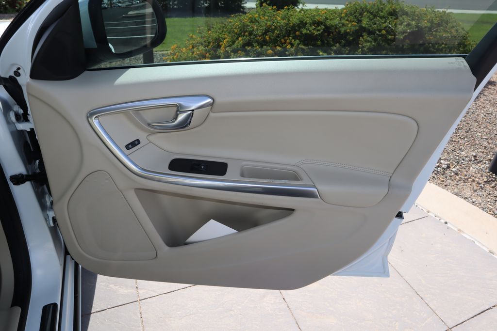 2015 Volvo V60 T5 24