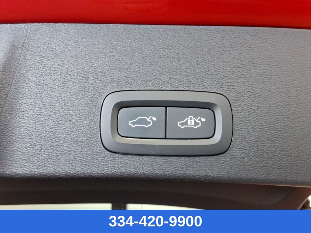 used 2022 Volvo XC40 car, priced at $19,799