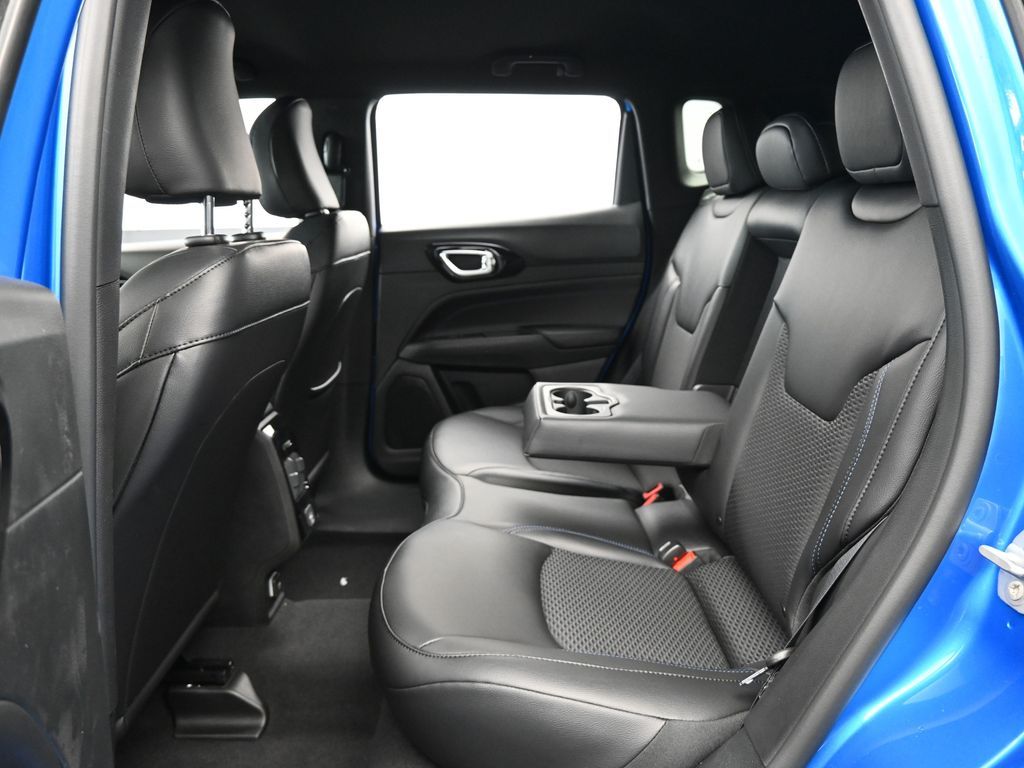 New 2026 Hydro Blue Pearlcoat Jeep Latitude image 27