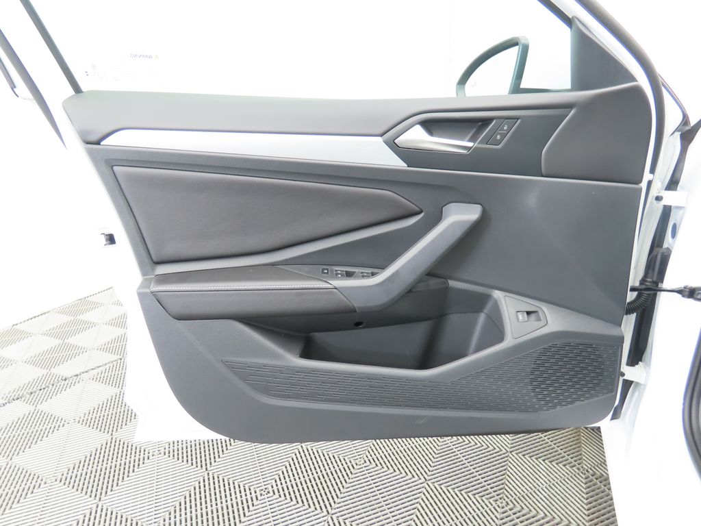 Thumbnail: 2025 Volkswagen Jetta - 25