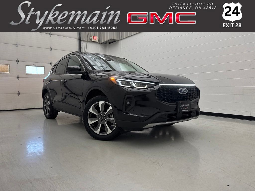  2024 Ford Escape Platinum AWD   