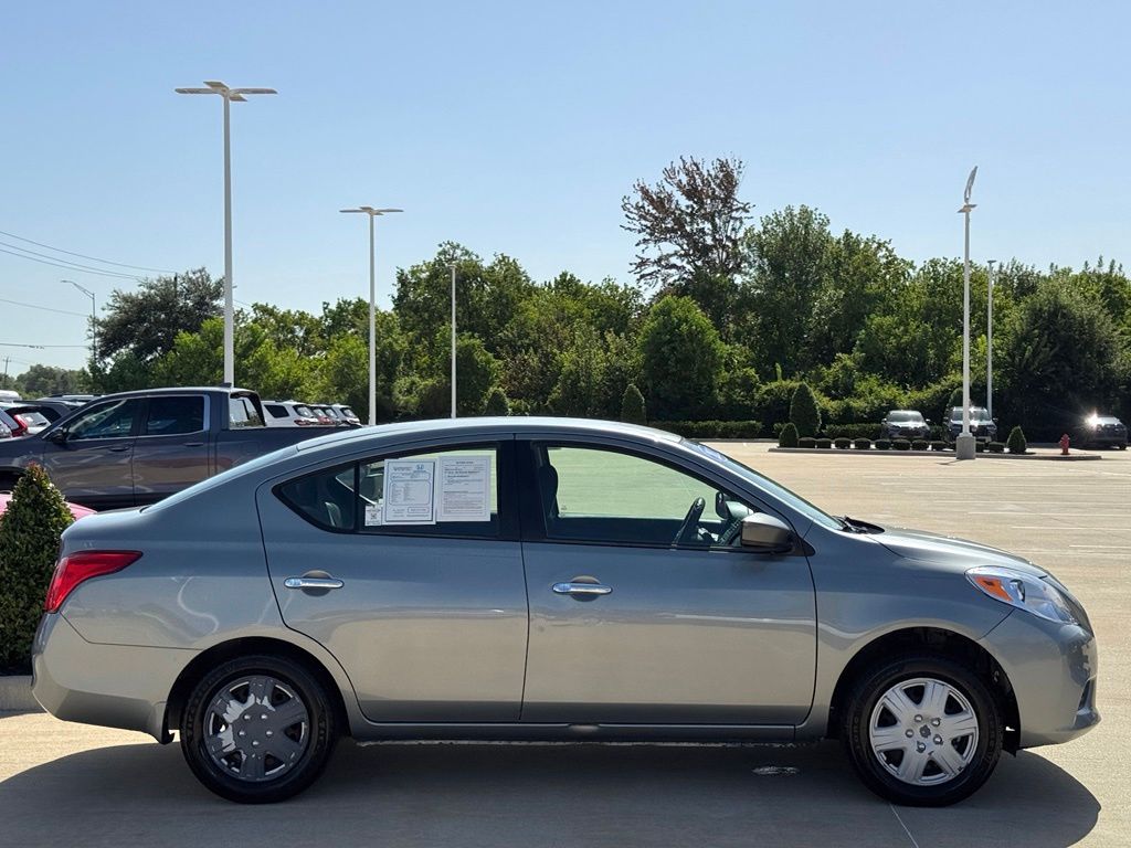 2012 Nissan Versa 1.6 SV - 8