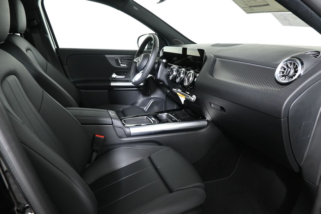 Thumbnail: 2025 Mercedes-Benz GLA - 21