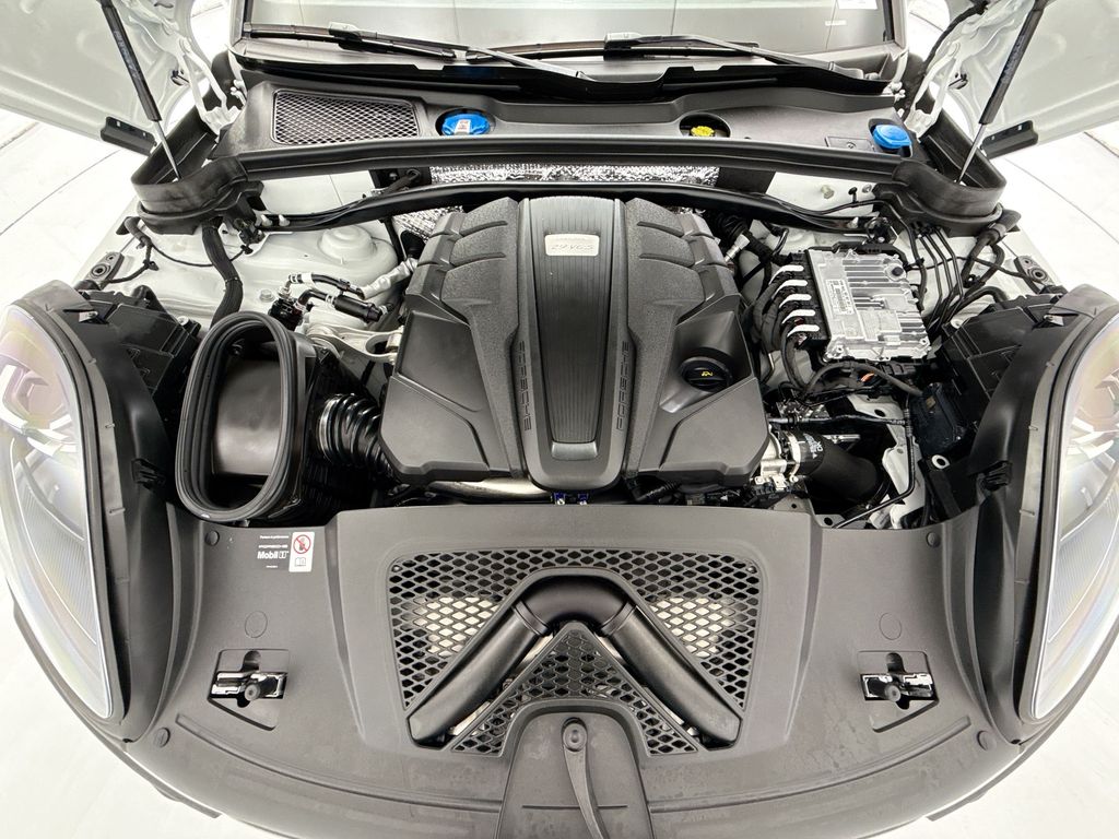 Thumbnail: 2026 Porsche Macan - 28