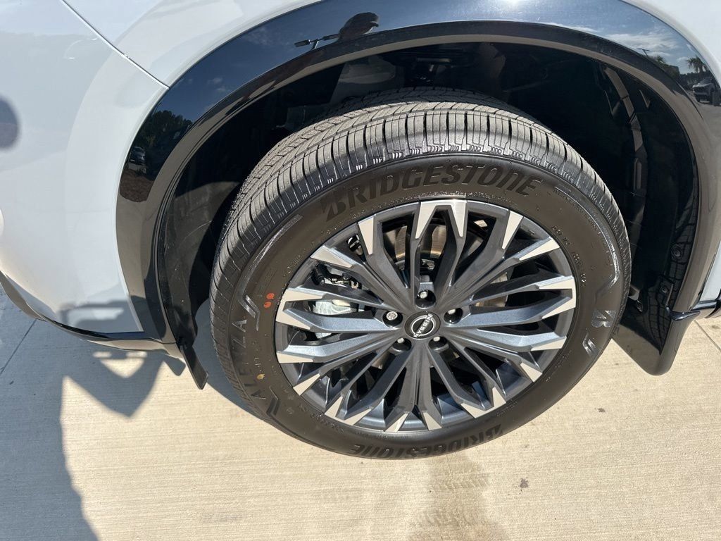 2025 Boulder Gray Pearl/Super Black Nissan Rogue Platinum FWD SUV
