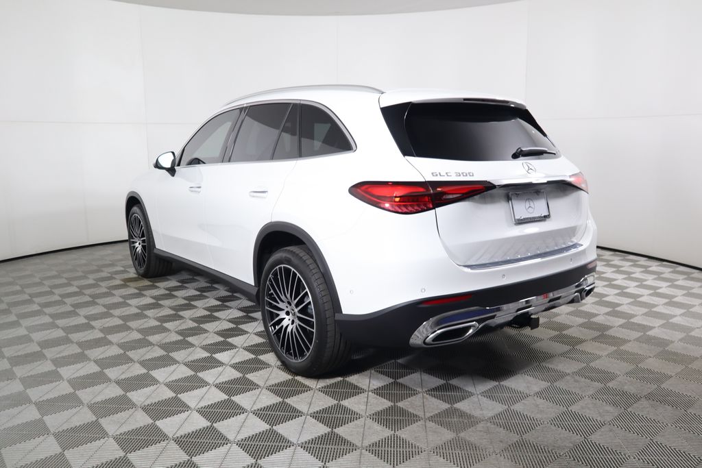 2025 Mercedes-Benz GLC 300 7