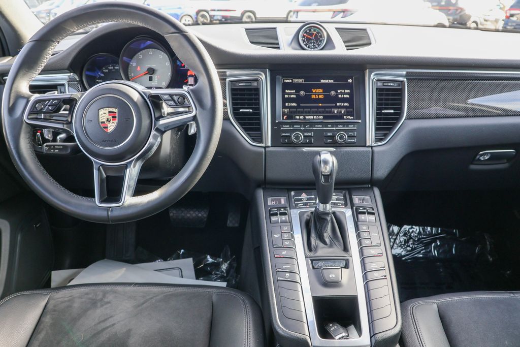 2016 Porsche Macan S 31