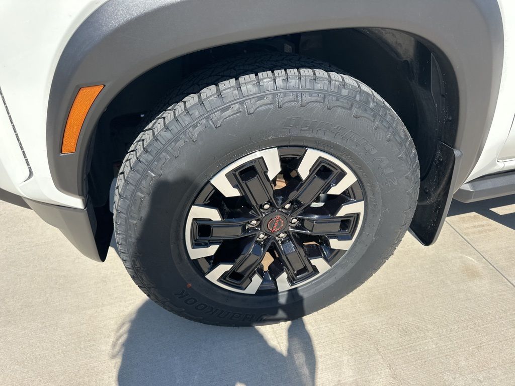2023 Glacier White Nissan Frontier PRO-X RWD Truck
