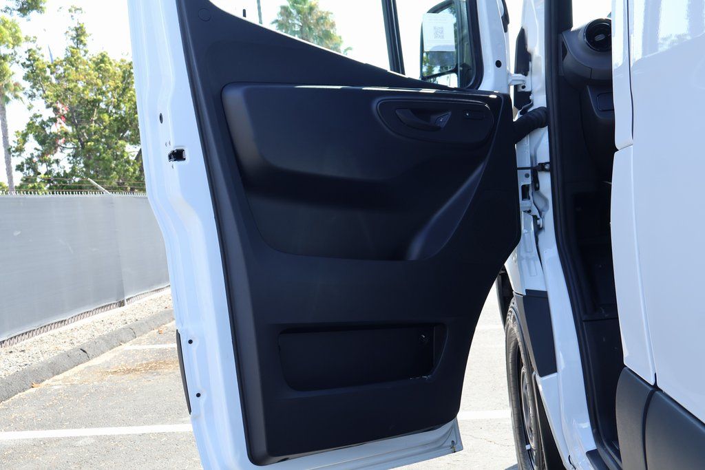 Thumbnail: 2025 Mercedes-Benz Sprinter - 7