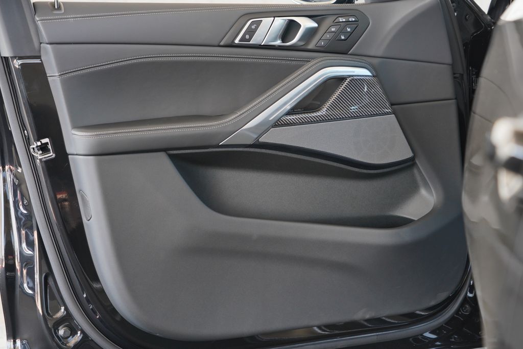 Thumbnail: 2027 BMW X6 - 9
