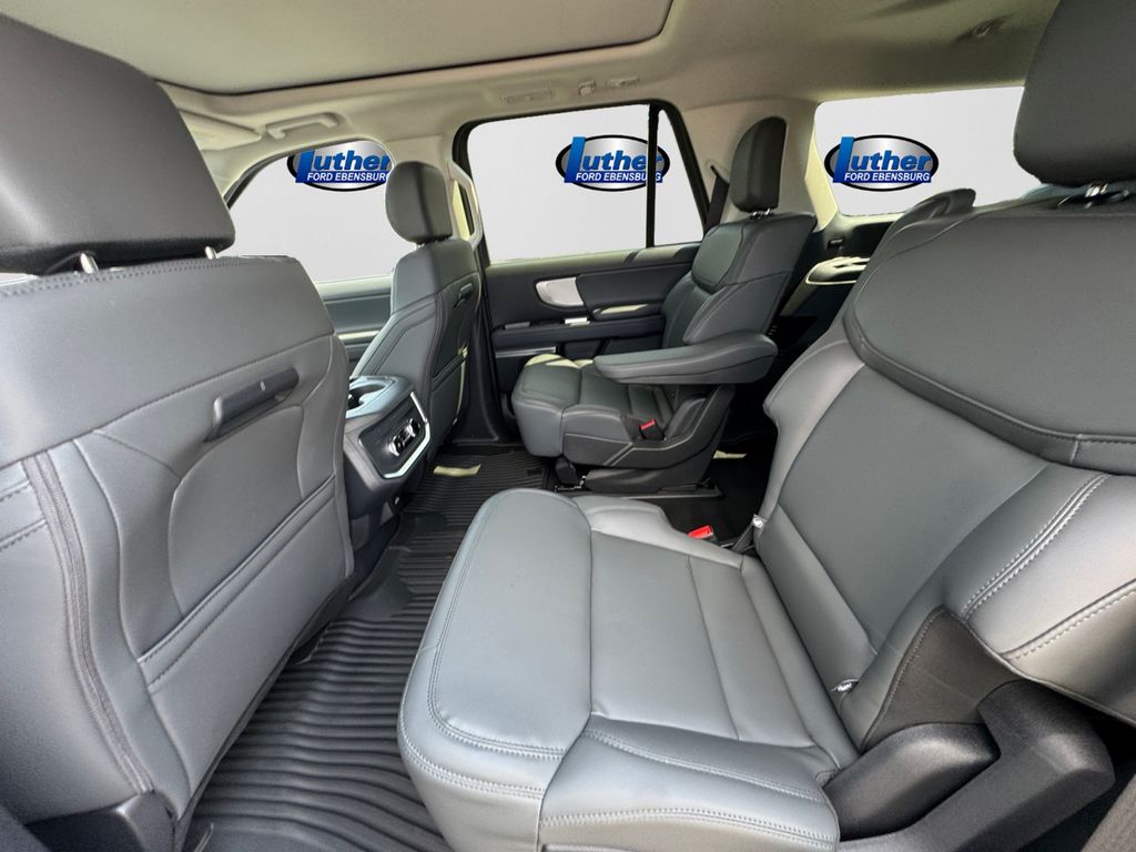 2026 Ford Expedition Active - 10