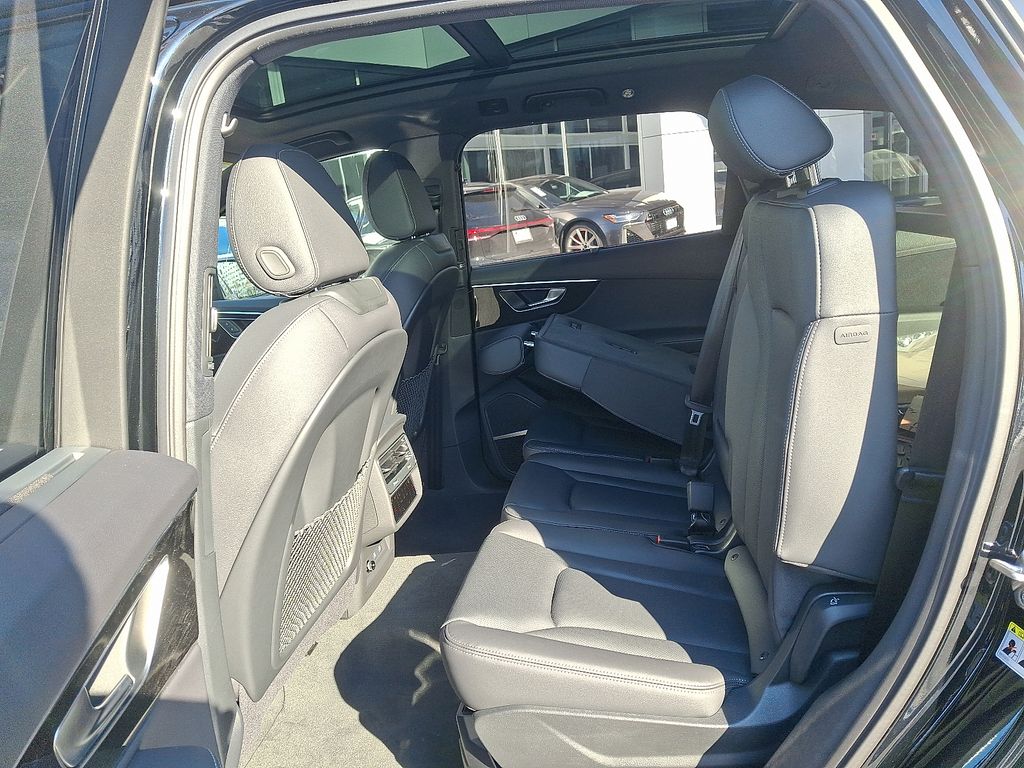 Thumbnail: 2026 Audi Q7 - 7