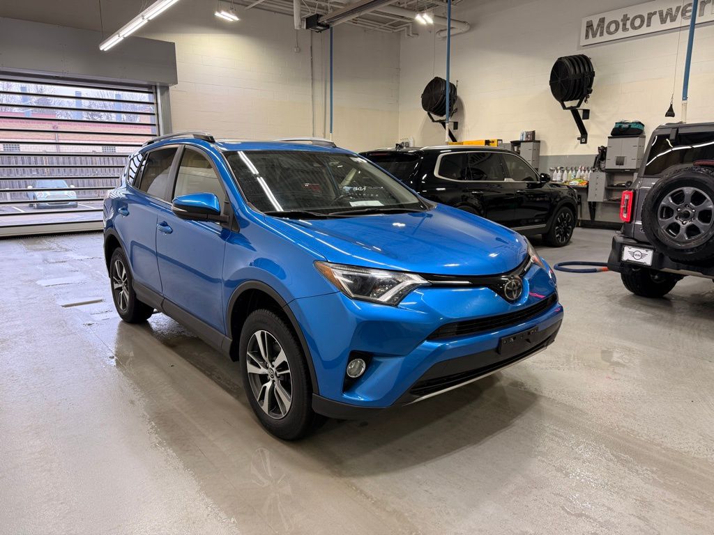 Thumbnail: 2018 Toyota RAV4 - 7