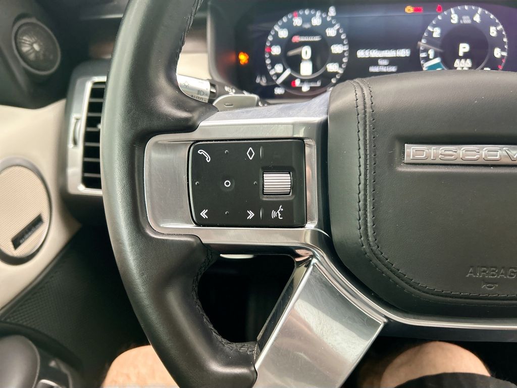 Thumbnail: 2022 Land Rover Discovery - 11
