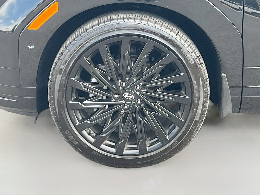 Used 2025 Black Hyundai Calligraphy image 33