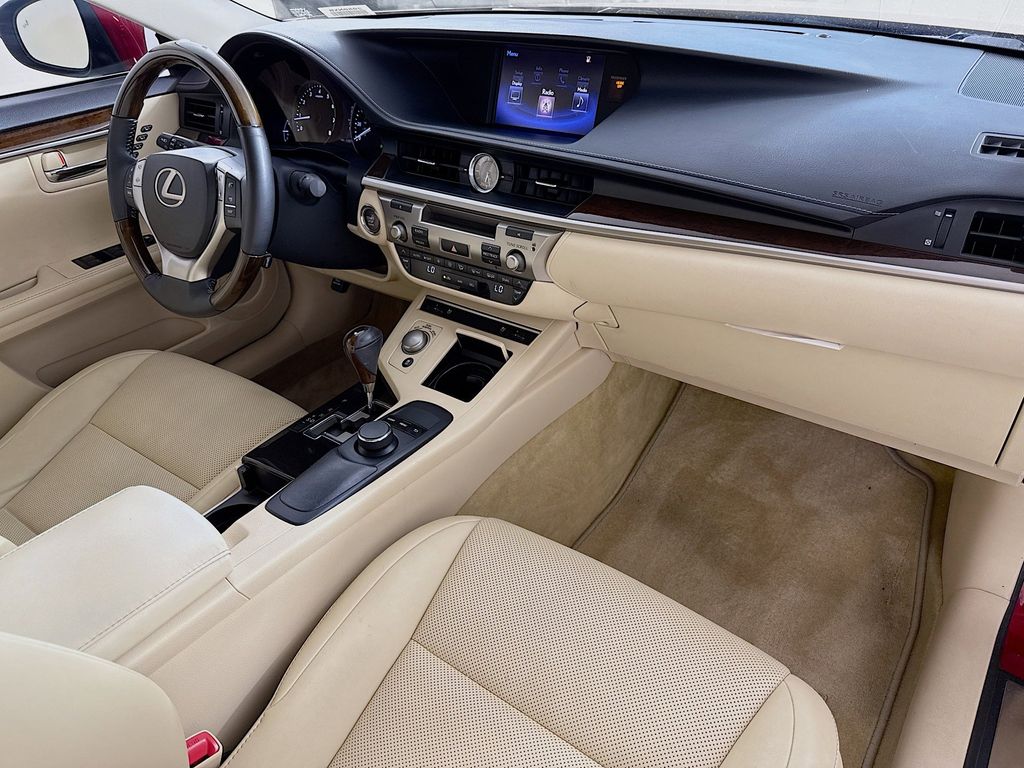 Thumbnail: 2015 Lexus ES - 29