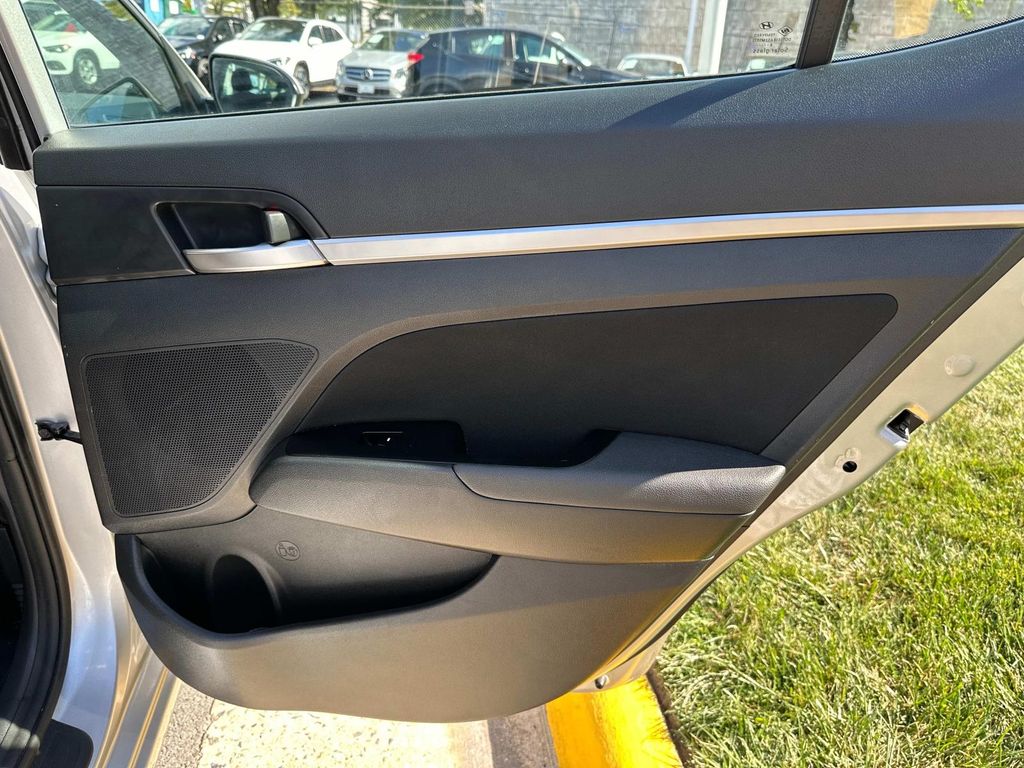 Thumbnail: 2019 Hyundai Elantra - 25