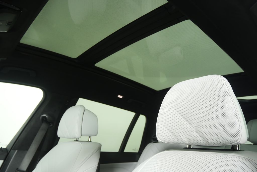 Thumbnail: 2026 BMW X7 - 11