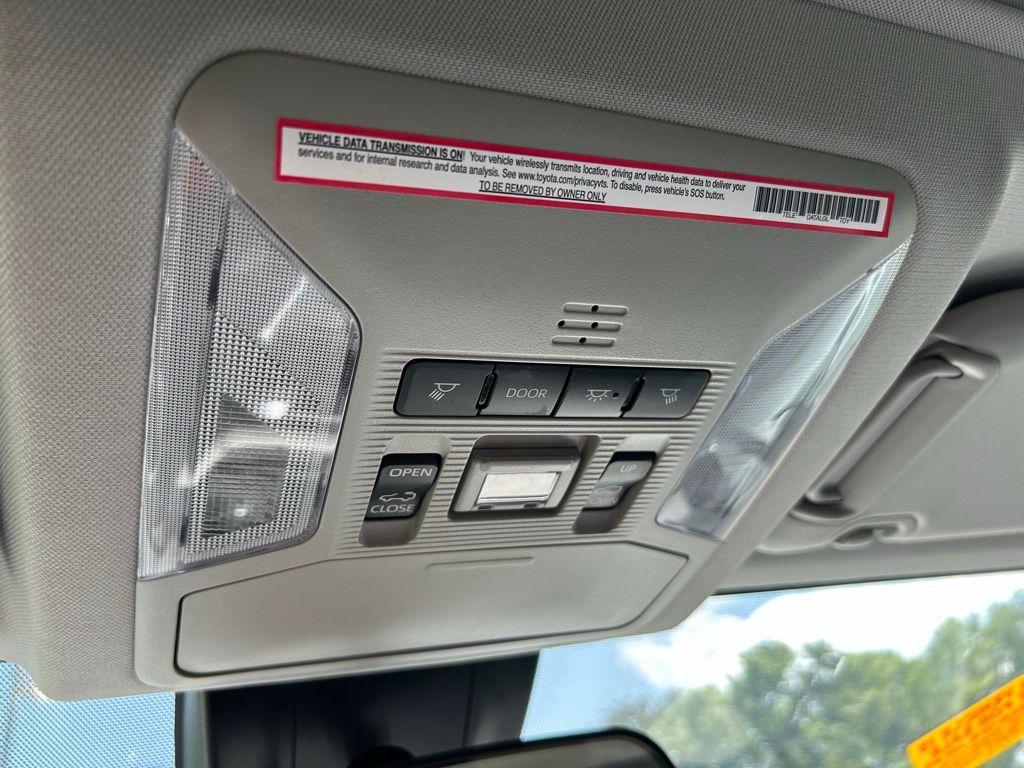 2023 Toyota RAV4 XLE 28