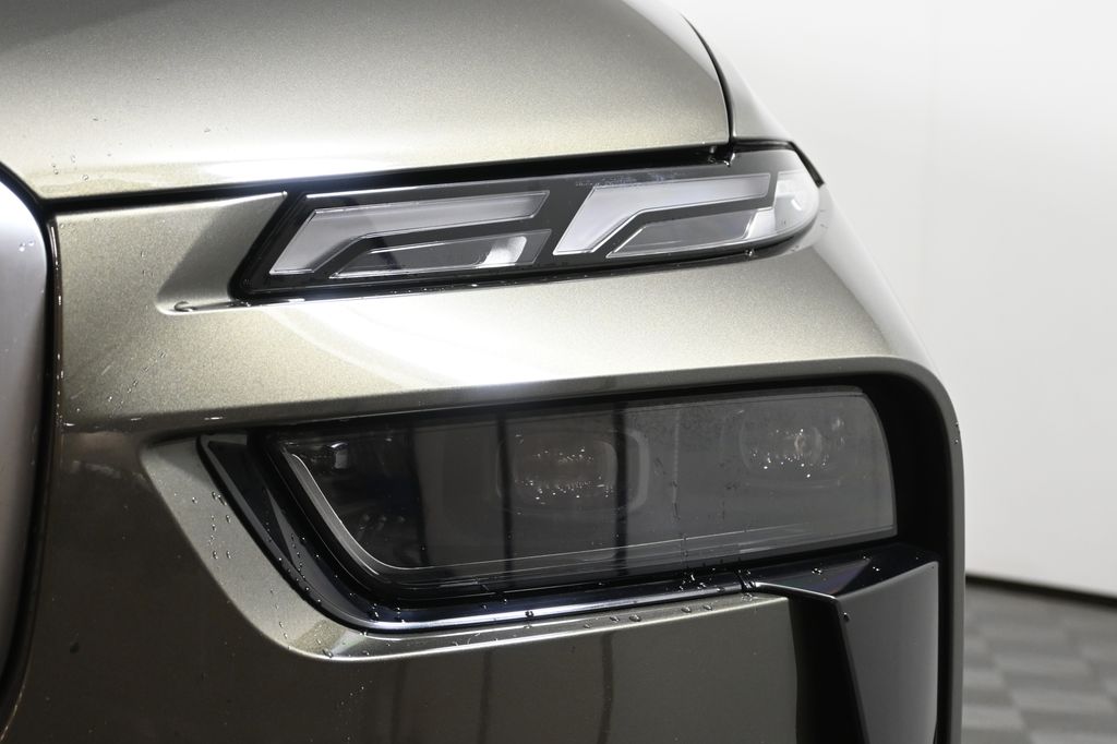 Thumbnail: 2023 BMW X7 - 11