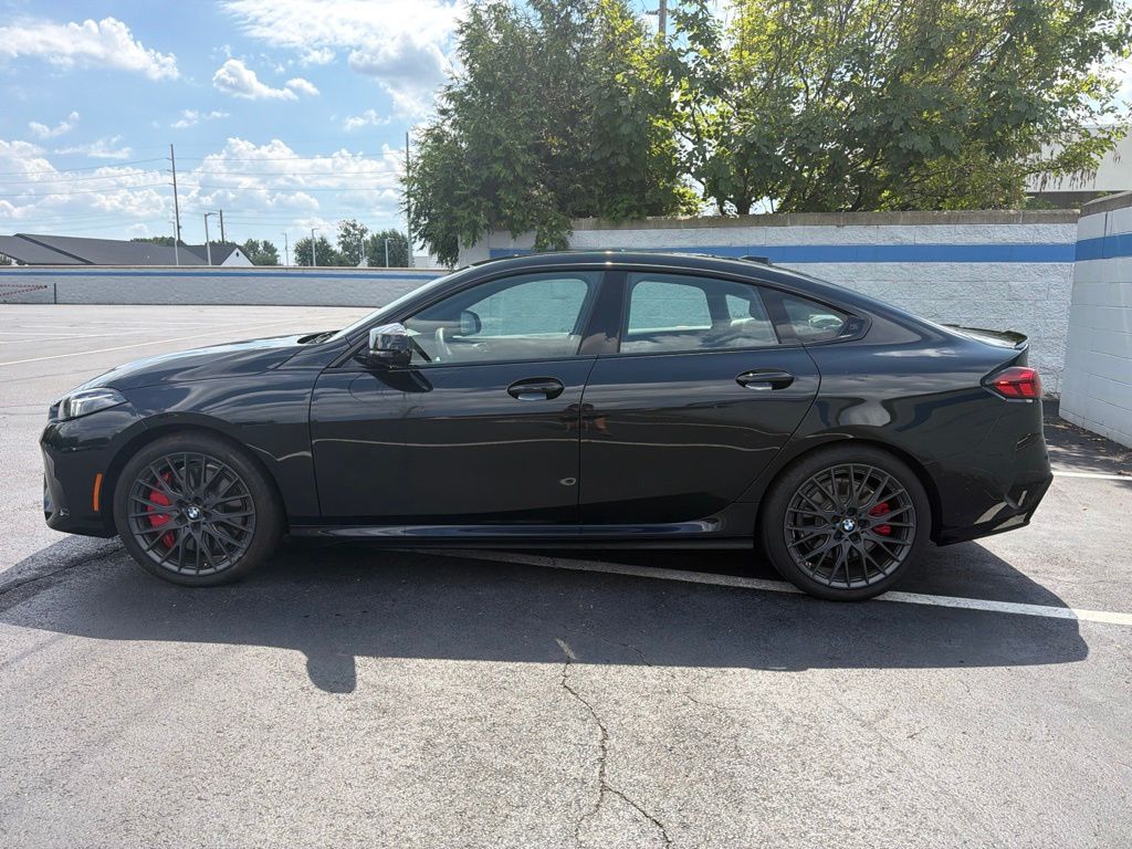 Thumbnail: 2025 BMW 2 Series - 2