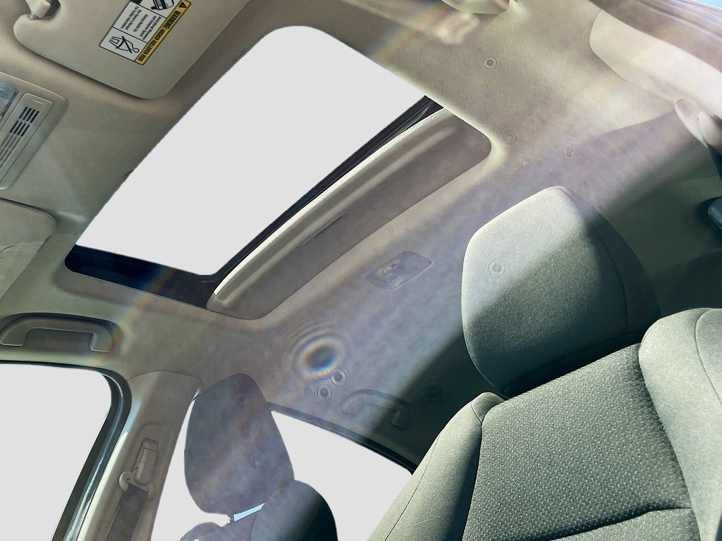 Used 2022 White Honda EX image 21