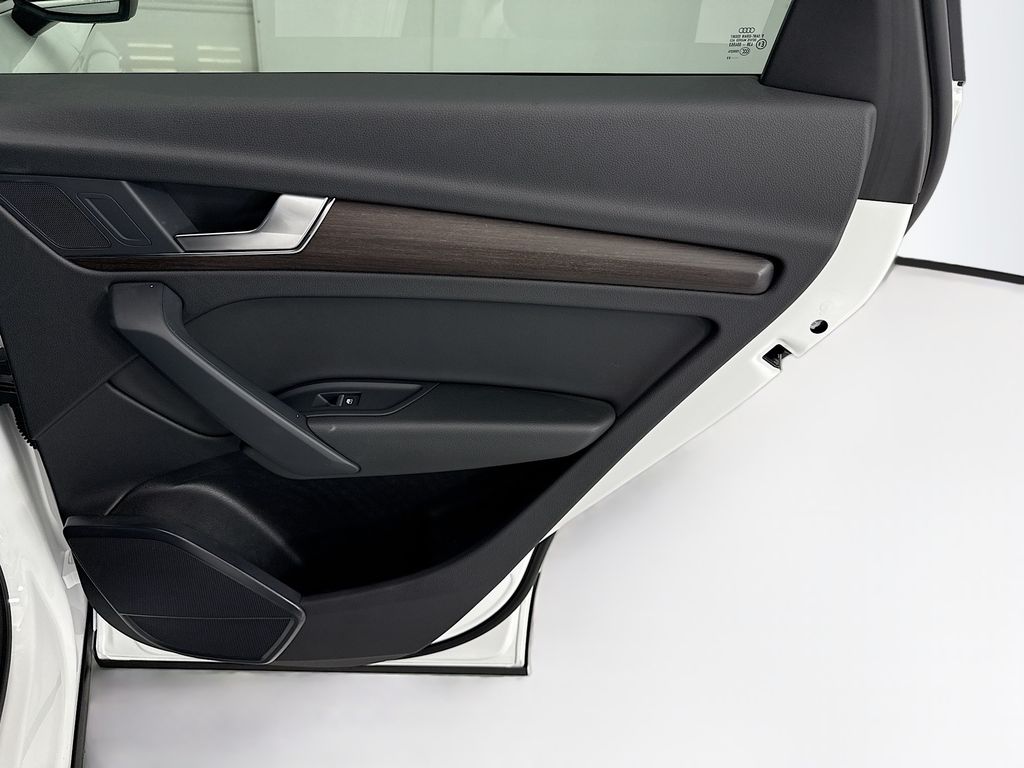 Thumbnail: 2023 Audi Q5 - 25