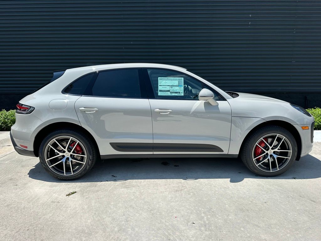 Thumbnail: 2025 Porsche Macan - 8
