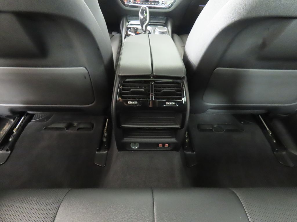 Thumbnail: 2022 BMW 5 Series - 28