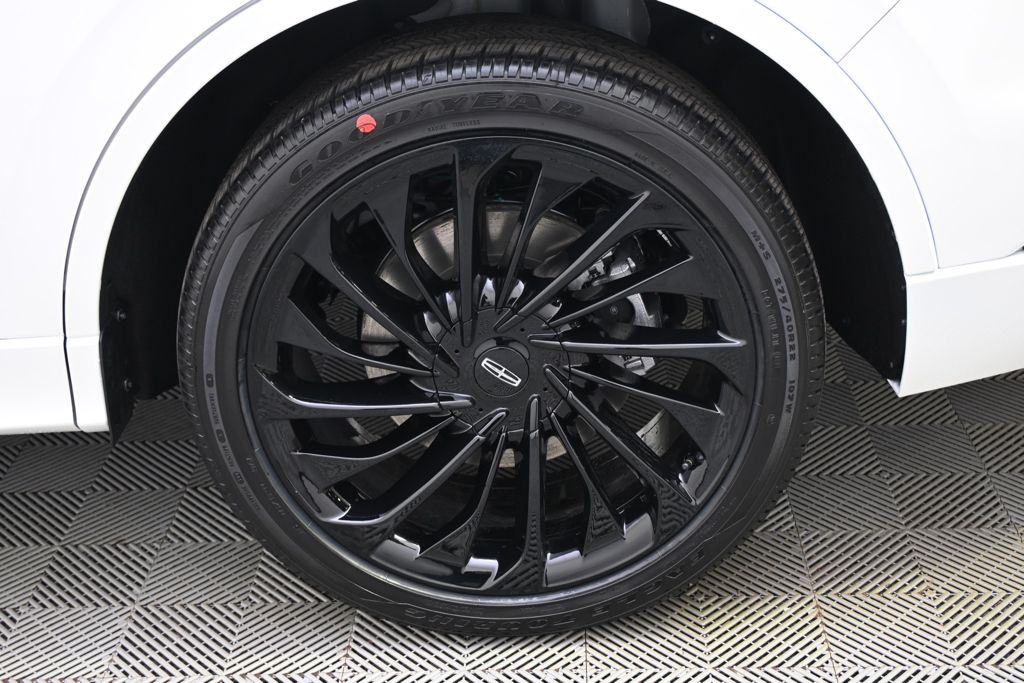 New 2026 White Lincoln Reserve image 20